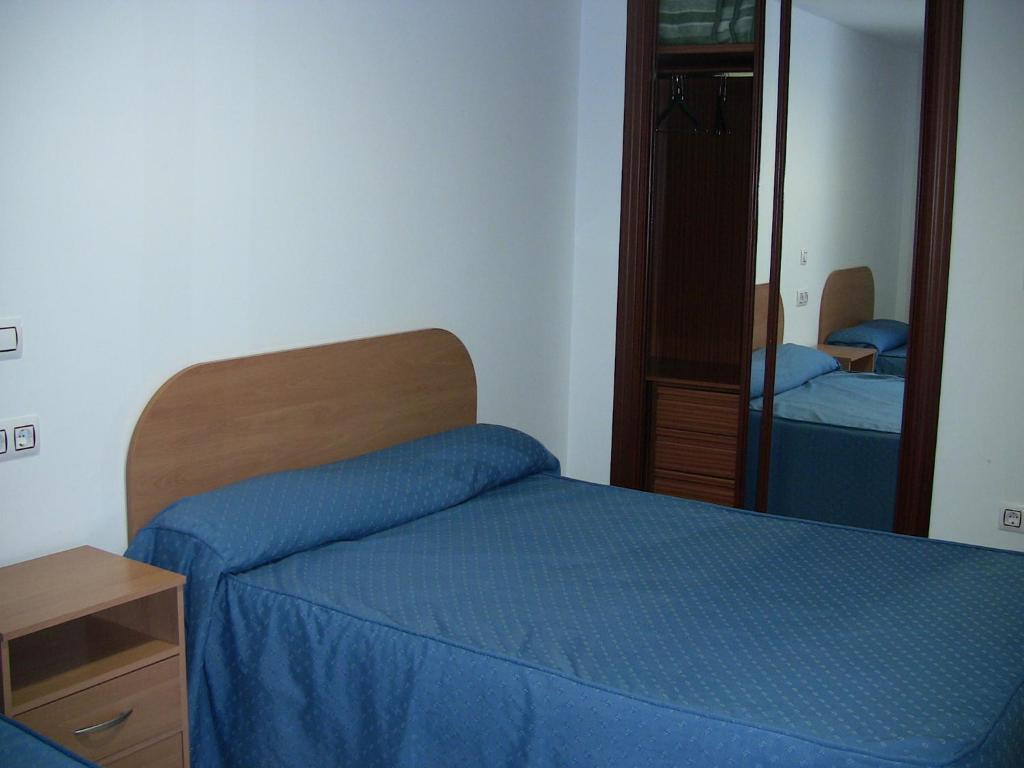 Apartahotel Los Hermanos Ocaña Habitación foto